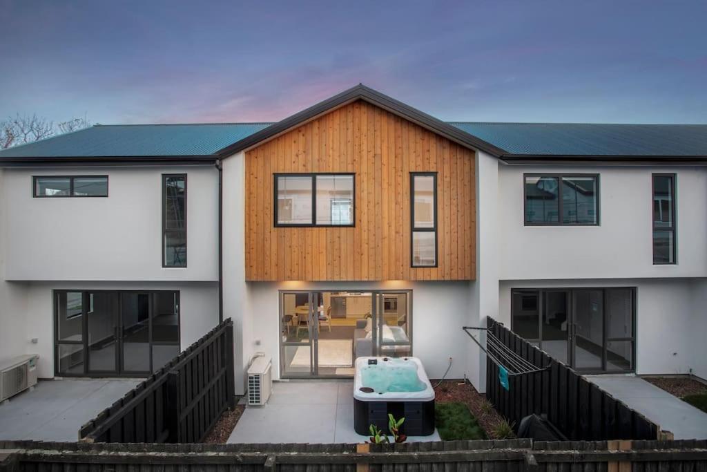 Apartamento Stylish Townhouse With Hot Tub Christchurch Exterior foto