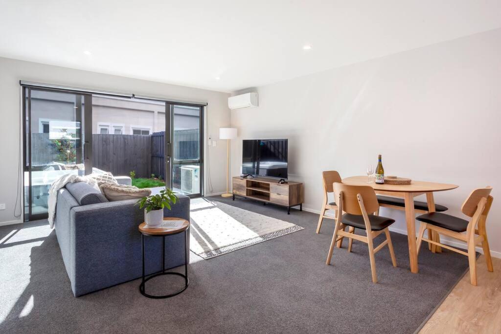 Apartamento Stylish Townhouse With Hot Tub Christchurch Exterior foto